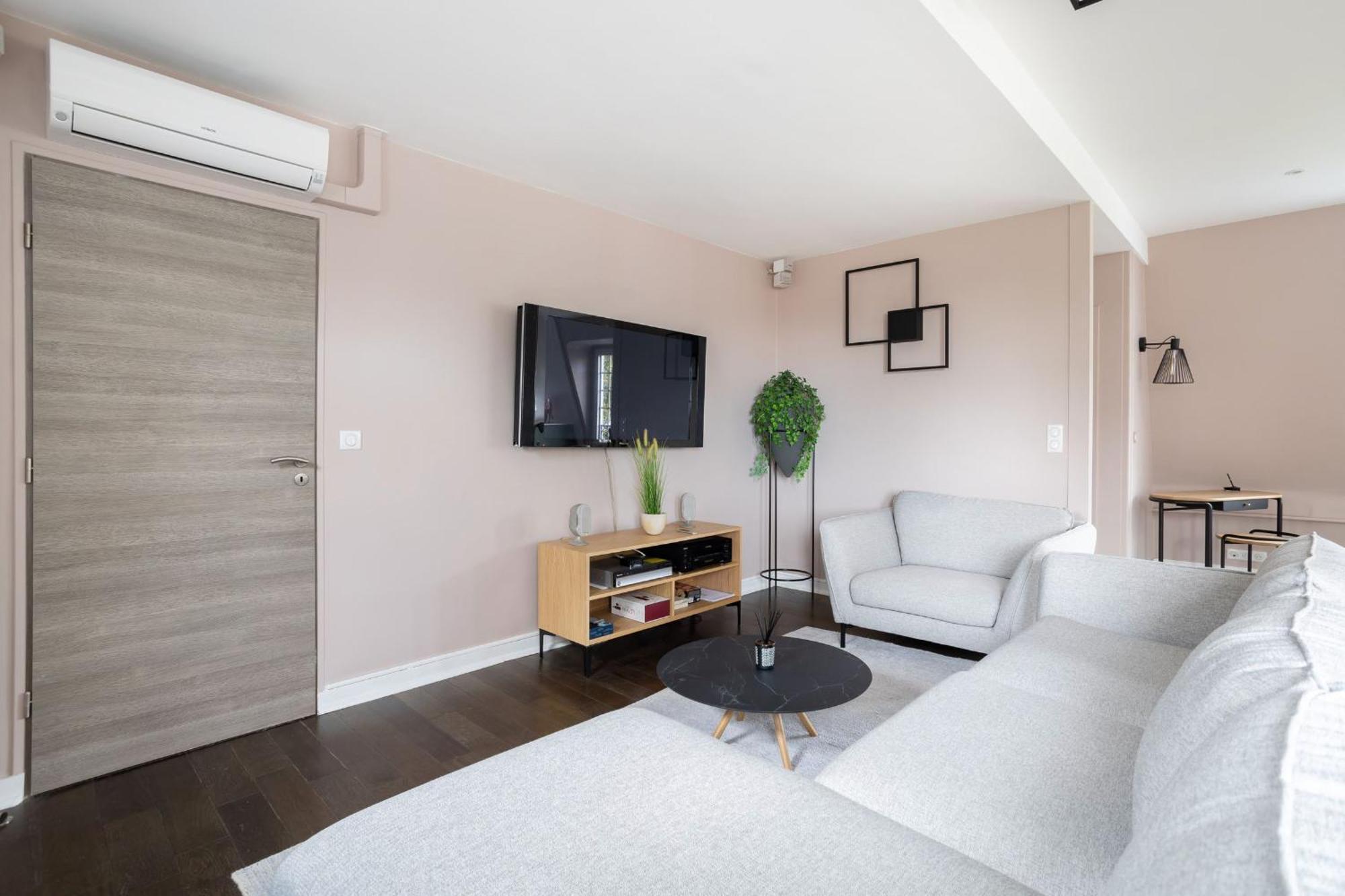 Appartement De 100M2 Dans Un Parc A 20 Mn Du Centre De Paris Garches Dış mekan fotoğraf